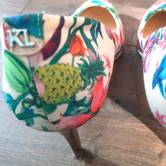 Karl Lagerfeld Floral Print Heels - Picture 2 of 8